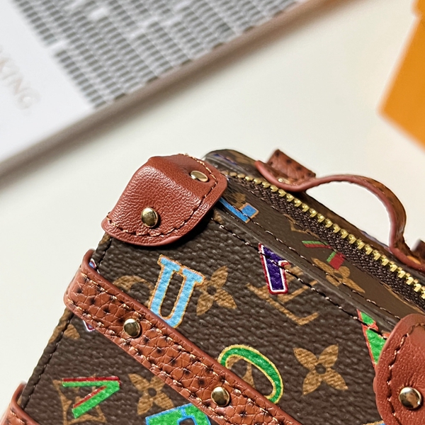 ブランドキーホルダー角部分ディテール